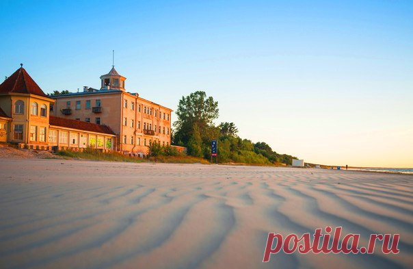 Замки, крепости, дворцы 
Тур по Калининградской области "АмберЛэнд" (5 дней + авиа или ж/д) 
Калининград удивительный. Здесь есть донельзя советские районы, которые навевают тоску и уныние. Есть типично бюргерские, хоть и несколько потрепанные кварталы, по которым так приятно гулять, вспоминая о прошлом города. Есть и поражающий воображение Кафедральный собор с могилой того самого Канта и, конечно же, фантастическая, красивейшая, драгоценная Куршская коса