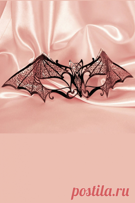 Venetian Mask Pipistrello Pipistrello  Pipistrello authentic venetian mask with the finest metal filigree, decorated with Swarovski stones and completed with thin satin ribbons ready to wear. Manifactured in Venice by the famous venetian masters. Each is made with certified materials, repecting the European