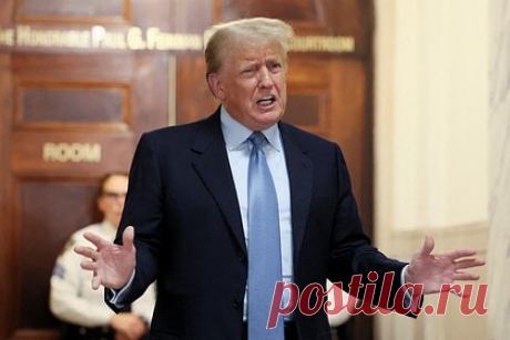 Трампа оштрафовали на пять тысяч долларов за фотографию. Судья штата Нью-Йорк Артур Энгорон выписал штраф экс-президенту Соединенных Штатов Америки Дональду Трампу из-за публикации фотографии в соцсети Truth Social. Речь идет о фото сотрудницы судьи, клерка, на котором она запечатлена с лидером демократического большинства в Сенате Конгресса США Чаком Шумером.