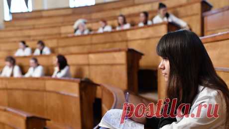 Первокурсникам дали советы, как подготовиться к жизни в университете. Вступление в период обучения в вузе требует определенной подготовки. О чем нужно подумать перед началом студенческой жизни, &quot;Газете.Ru&quot; рассказала педагог, руководитель регионального преподавания образовательной компании MAXIMUM ...