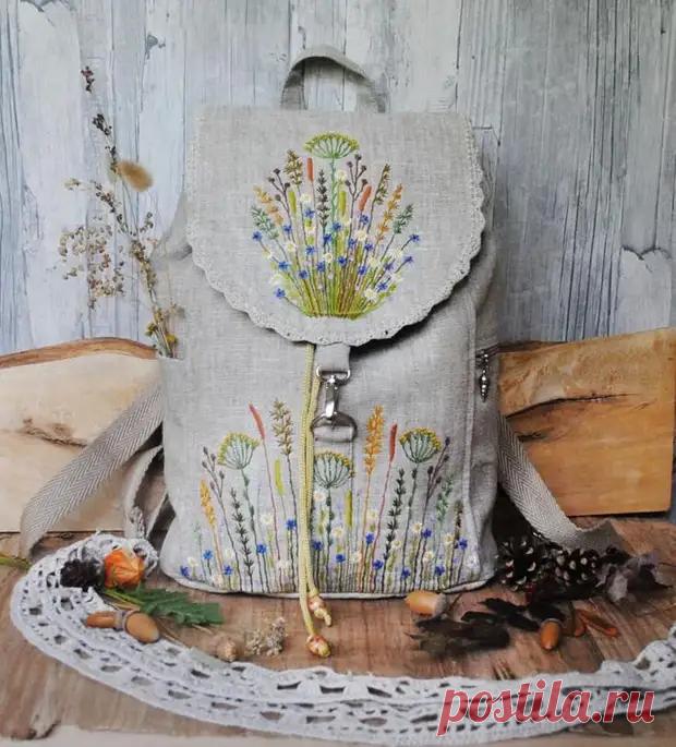 Вышивки на рюкзаках.