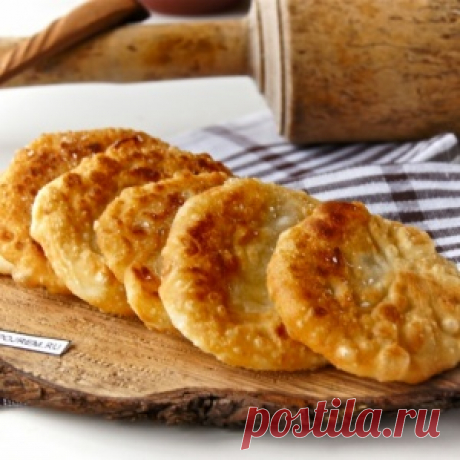 Лепешки с луком - отлично подойдут и к бульону, и к сладкому чаю