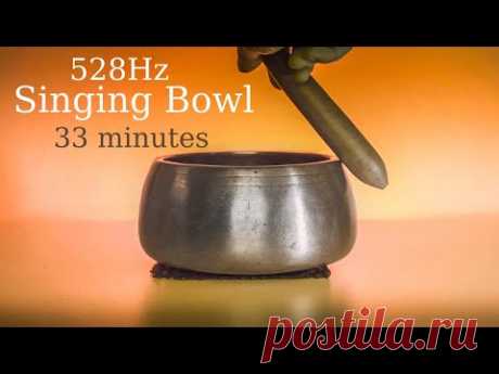 528 Hz Singing bowl sound meditation with an antique Himalayan Mani bowl 33 minutes