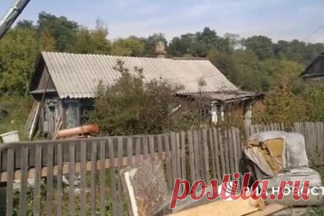 Арендованный дом подозреваемого в убийстве школьниц в Киселевске попал на видео. Дачный дом, в котором были убиты две 10-летние девочки из Киселевска, попал на видео. Дом, в котором были убиты школьницы, находится в аренде. Подозреваемый в убийстве девочек Виктор Пестерников снял его три недели назад, там он и совершил преступление.