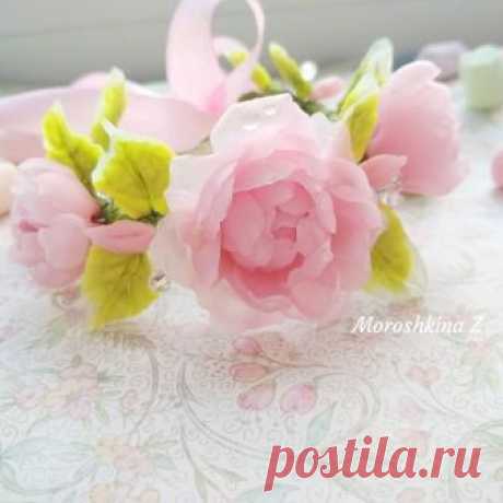 Нежнейший браслет 
#ручнаяработа #браслет #хендмейд #полимернаяглина #цветыизполимернойглины #пионы #polymerclay #polymerclayjewelry #handemade #marshmello #кириши #подарокручнойработы