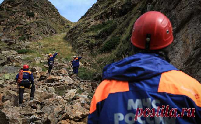 В Кабардино-Балкарии два альпиниста попали под камнепад. Спасатели вышли на помощь двум альпинистам, пострадавшим при камнепаде на горе Джангитау в Кабардино-Балкарии.