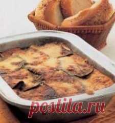 Баклажаны с сыром по-балкански Это замечательное блюдо из баклажанов покрыто толстым слоем сырного соуса, который запекается как суфле Хотя запеканка готовится довольно долго, ее можно приготовить заранее и подать на праздник, в субботу или взять с собой на пикник