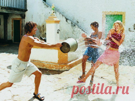 Обливание холодной водой дарит хорошее настроение, причем, все равно, кого ты обливаешь...