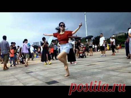 ♫ ♪ 🎶 ТАНЦУЕТ 💃 КРАСОТКА 🔝💘💃Цин🔔Цин  ❉ Суунун Боюнда 2 ❉Поёт киргизский мальчик Элнар Дайыр 💃 ♫ 🔔 🔔🔔