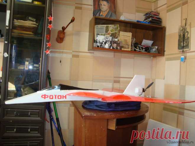 Экспериментальная авиамодель «Фотон» СВ-192 с шасси на воздушной подушке Здравствуйте, уважаемые авиамоделисты. Решил рассказать вам о новой авиамодели с красивым названием «Фотон» СВ-102 с шасси на воздушной подушке. Конечно, вид самолёта с шасси на воздушной подушке может показаться экзотическим и фантастическим. Но мысль об использование в качестве шасси воздушную