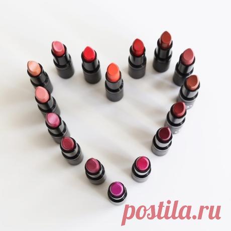 Essens One Love.
#essensrussiaofficial #essens #essensworld #essensbeauty #lipstick #redlips #creamylips #heart #whitchcolordoyoulike