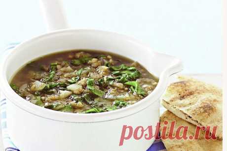 Middle Eastern-style lentil & spinach soup