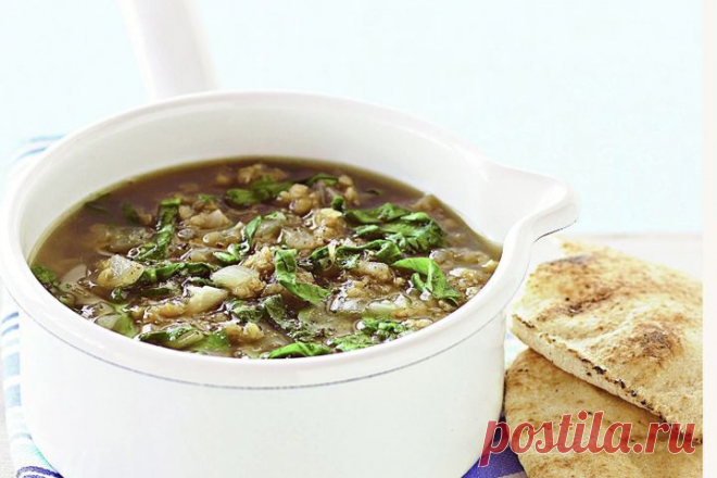 Middle Eastern-style lentil & spinach soup