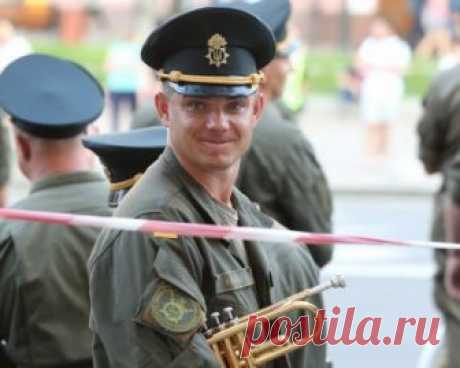 Що Україна покаже на військовому параді: все про подію 24 серпня о 10:00 у центрі Києва пройде військовий парад, присвячений 27 річниці незалежності України. Глядачі зможуть побачити розрахунки армійців різних підрозділів та їхню бойову техніку. ЧИТАЙТЕ ТАКОЖ: День Незалежності: розповіли, хто відвідає парад 4,5 ...