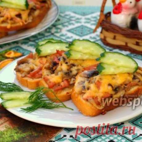 Горячие бутерброды с колбасой и шампиньонами