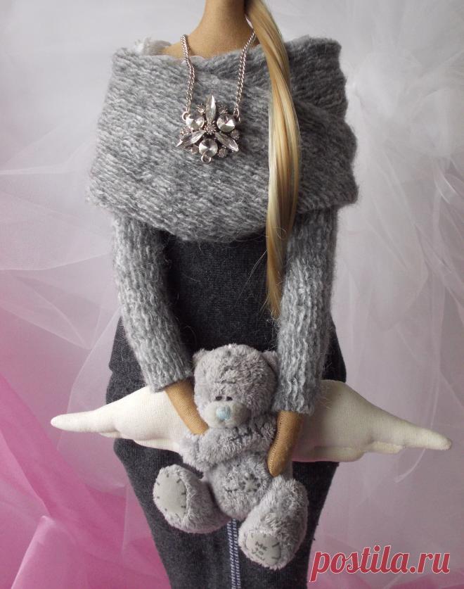 Sewing Scarf with sleeves pattern and tutorial with step-by-step instructions and photos
PDF and tutorial scarf with sleeves, for Tilda doll which is 25 inches (65 cm) tall , and and my Odiva doll 68cm, 27 inches
The shoulder circumference of this doll is 20 cm - 8 inches
A simple and cute pattern for your Tilda. Use my pattern and your imagination.
Pattern and tutorial for medium knowledge in sewing.