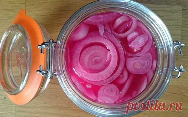 Rauginti raudonieji svogūnai (be acto) Rauginti raudonieji svogūnai (be acto)- labai gardus patiekalas, kurį nesunkiai pasigaminsite pagal pateiktą receptą šioje svetainėje. Daug gerų ir išbandytų receptų vienoje vietoje, kuriuos tiesiog privalote išmėginti!