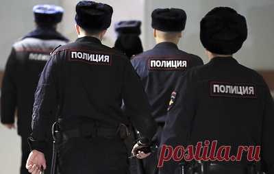 Глава МВД уволил двух сотрудников за необоснованный отказ в убежище латвийскому блогеру. Официальный представитель МВД Ирина Волк сообщила, что в ближайшее время вопрос предоставления Сергею Васильеву временного убежища в России будет решен положительно