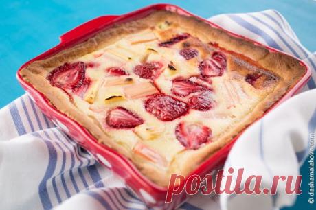 Рецепт «Пирог с ревенем и клубникой »