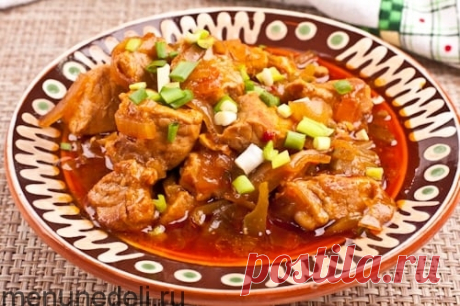 Рецепт азу с солеными огурцами в мультиварке / Меню недели