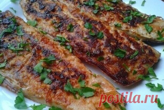ВКУСНЕЙШАЯ СКУМБРИЯ ПО ГОРДОНУ РАМЗИ
Рецептов из скумбрии очень много, вот и я решила поделиться одним из них. Очень любим скумбрию, эту  полезную рыбу. Приготовив её по рецепту знаменитого повара, вы ещё больше в неё влюбитесь.
Ингредиенты.
Скумбрия - 2 шт.,
Чеснок - 3 зубка,
Паприка сладкая - 1 ч.л. с горкой,
Оливковое масло - 2 ст.л.,
От себя добавила травку орегано,
Соль морская у Рамзи, у меня обычная каменная соль по вкусу.
Способ приготовления проще простого.
Раздел...