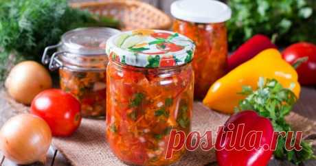 Вкусные салаты на зиму – рецепты с фото Желая сохранить бережно выращенный урожай, многие хозяйки делают заготовки на зиму. В основном это классические маринованные огурчики, помидоры, квашеная капуста или ассорти из овощей. Но есть и более интересный вид заготовок – салаты.