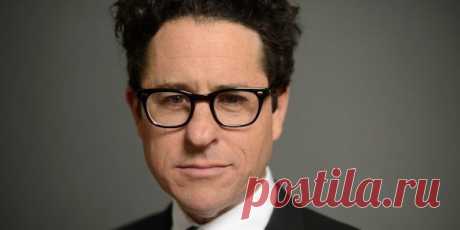 Apple хочет купить фантастический сериал у продюсера Звездных Войн Знаменитый продюсер и сценарист Джей Джей Абрамс написал новую научно-фантастическую драму, права на которую хотят купить Apple и телевизионная компания HBO. Об этом сообщило издание Variety.