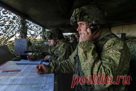 Россия развернула систему управления войсками на учениях в Белоруссии. Подразделения Восточного военного округа (ВВО) России, которые принимают участие в проверке сил реагирования Союзного государства, начали развертывать в Белоруссии подвижные полевые пункты управления на полигонах. Согласно заявлению Минобороны, специалистами войск организована единая система управления войсками.