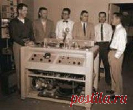 14 марта в 1956 году Американская компания Ampex продемонстрировала первый в истории видеомагнитофон