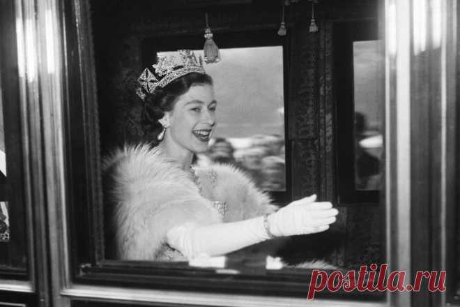 Умерла Елизавета II. Вспоминаем, как она взошла на престол, как правила и какой запомнится всему миру