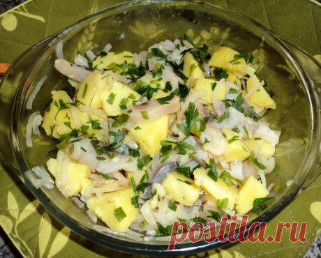 Салат из селедки и картошкой – кулинарный рецепт с фото и видео