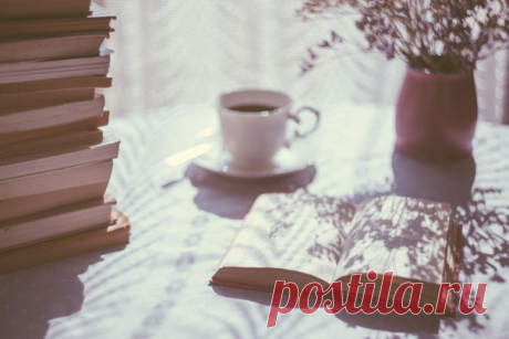 10 книг, в которых есть врачебная тема. О больных и здоровых, о врачах и пациентах, о жизни и смерти  

1. "Казус Кукоцкого", Людмила Улицкая 
"Казус Кукоцкого" - история одной семьи российских интеллигентов в нескольких поколениях. Это своеобразная сага, рассказывающая судьбе профессора Павла Кукоцкого, который теряет двух самых любимых женщин - жену и дочь. Книга о жизни, смерти и третьем, промежуточном состоянии, о любви, человеческих ценностях и судьбе России. Время де...