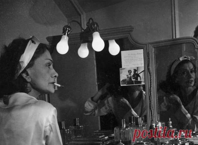 coco-chanel-la-polo-lapolo-fashion-designer-little-black-dress-jersey_cover.jpg (1360×1000)
