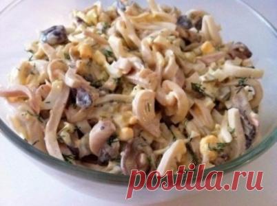 Салат из кальмаров с грибами, простой рецепт салата на праздничный стол - Простые рецепты Овкусе.ру