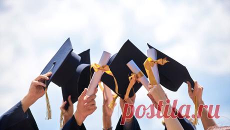 97-летняя женщина получила аттестат средней школы. В США 97-летняя женщина получила аттестат об окончании средней школы, пишет издание UPI. Как сообщают местные СМИ, 97-летней Ханне Кэтрин Коул не хватило одного балла по английскому языку, чтобы окончить школу в 1940-х годах. Женщина не ...