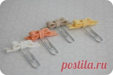 ​Милые закладки Милые закладкиИх легко сделать из обычных скрепок и фетра.