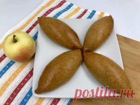 Творожные пирожки с яблоком Ароматные диетические пирожки из творога и яблок в духовке. Творожное тесто с цельнозерновой мукой, без яиц (для красоты я смазала пирожки яйцом перед запеканием, но это не обязательно). Отличный поле...