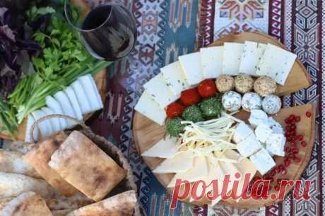 СЫРЫ В РАССОЛЕ. Что общего у моцареллы, сулугуни и брынзы Чем отличаются СЫРЫ друг от друга.