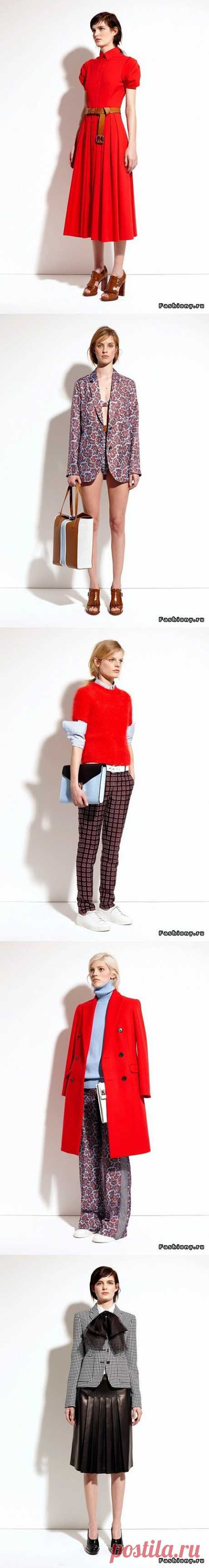 Michael Kors pre-fall 2014 Коллекции от Майкла всегда меня радовали, и радуют по сей день. Дизайнер настоящий мастер своего дело, он умело работает с тканью, аксессуарами и цветовой палитрой. Новая коллекция получилась интересной, разнообразной и не скучной. Все очень стильно, оригинально и женственно. Порадовала верхняя одежда, аксессуары (обувь, сумки, клатчи, ремни). В общем, не буду Вас томить, давайте сразу перейдем к просмотру и обсудим новую коллекцию от американского творца!)