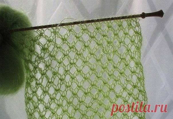 Ажурная сеточка спицами

Описание сетки: 
набрать 32 петли
1 ряд: *провязать 3 лицевых, ввести левую спицу в первую из этих петель и протащить через неё вторую и третью петли, сделать накид*, повторять до конца ряда

2 ряд: изнаночные петли
3 ряд: 1 лицевая, *накид, 3 лицевых, ввести левую спицу в первую из этих петель и протащить через неё вторую и третью петли,* повторять до конца ряда. в конце ряда 2 лицевых
4 ряд: изнаночные петли
повторять с 1 по 4 ряды