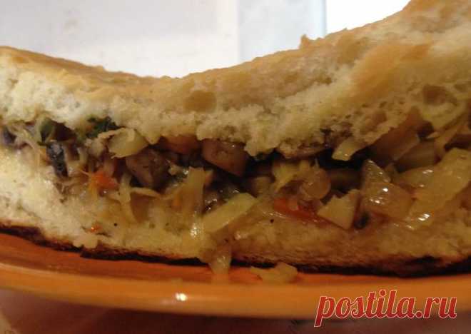 Пирог с капустой, грибами и корейской морковью
