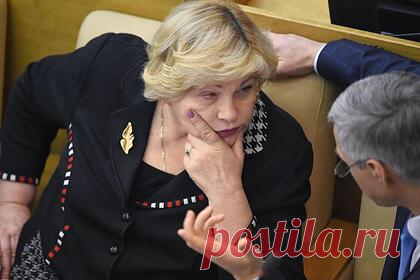 В Госдуме перечислили не нарушающих антинаркотические законы рэперов. Рэперы Баста (Василий Вакуленко) и Оксимирон (Мирон Федоров) не прибегали в текстах своих песен к пропаганде наркотических веществ, а хип-хоп-исполнителям, нарушившим российское законодательство, придется отвечать за свои слова. С таким заявлением выступила депутат Госдумы России Елена Драпеко.