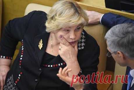В Госдуме перечислили не нарушающих антинаркотические законы рэперов. Рэперы Баста (Василий Вакуленко) и Оксимирон (Мирон Федоров) не прибегали в текстах своих песен к пропаганде наркотических веществ, а хип-хоп-исполнителям, нарушившим российское законодательство, придется отвечать за свои слова. С таким заявлением выступила депутат Госдумы России Елена Драпеко.