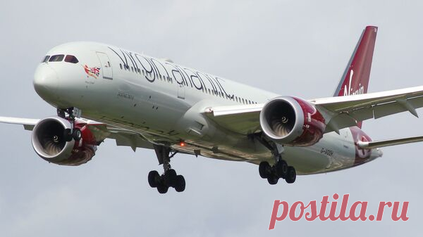 Самолет Virgin Atlantic вернулся в Манчестер из-за задымления, пишут СМИ