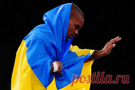 Зеленский отреагировал на атаку расистов на чернокожего победителя ОИ с Украины. Президент Украины Владимир Зеленский высказался об инциденте с участием борца греко-римского стиля Жана Беленюка, который подвергся атаке расистов в Киеве. Глава государства отметил, что чернокожий спортсмен — один из самых достойных сынов Украины, которым гордится народ.