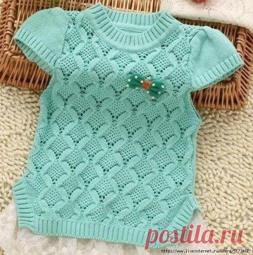 Интересный узор

Вот один из таких красивых и очень интересных узоров. Этот узор сочетает в себе комбинацию жемчужной вязки и переплетение кос ромбами, из-за чего получается довольно необычный эффект . Рапорт данного узора составляет 18 петель, +1 петлю добавляем для выравнивания рисунка в конце ряда и +2 кромочных петли. В изнаночных (четных) рядах вяжем петли по рисунку, накиды провязываем изнаночными петлями. Узор повторяем с 5го по 31й ряды.