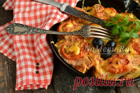 Мясо по-французски в духовке из свинины с помидорами, сыром и картошкой