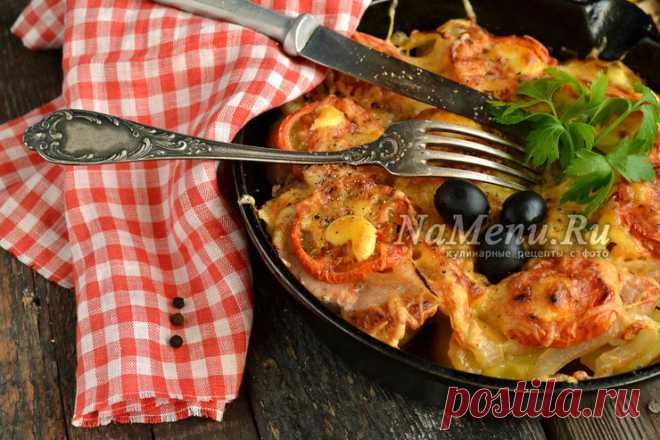 Мясо по-французски в духовке из свинины с помидорами, сыром и картошкой