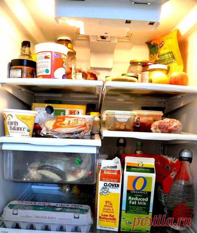 50 способов не выбрасывать еду
 
Данные статистики ужасают - огромное количество вполне пригодной еды выбрасывается, в среднем мы, современные люди, живущие в городе, выбрасываем 14 % купленной еды. Большая часть выброшенной еды - испорченные продукты, а портятся они потому что мы покупаем слишком много и используем слишком мало. Половина булки хлеба зачерствела, салатные листья стали скользкими, молоко скисло - знакомые всем нам истории.