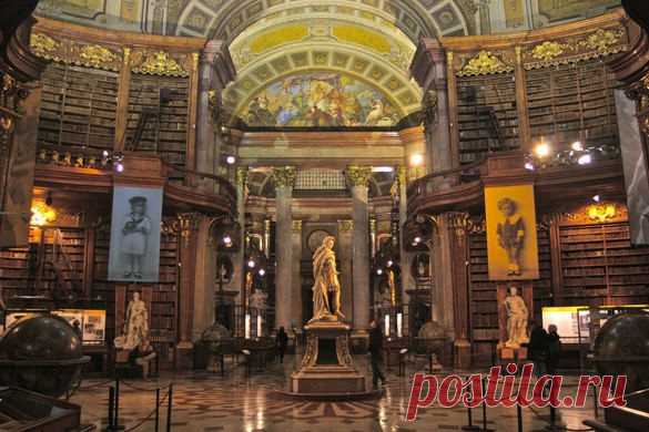 ВЕНА, АВСТРИЯ Österreichische Nationalbibliothek (Австрийская Национальная Библиотека) Посетители могут посетить множество специальных коллекций в дополнение к основным залам, которые включают гравюры, карты, папирусы, портреты, музыку и театр. Но великолепная библиотека сама по себе является центром внимания. Среди выставок два изысканных венецианских шара в стиле барокко - один для Земли и один для неба, каждый диаметром более одного метра.